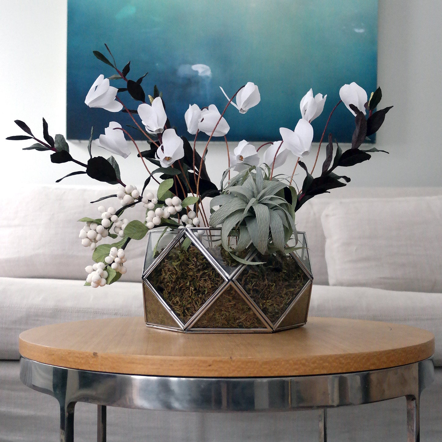 Winter Cyclamen Terrarium Arrangement frá Crepe Paper