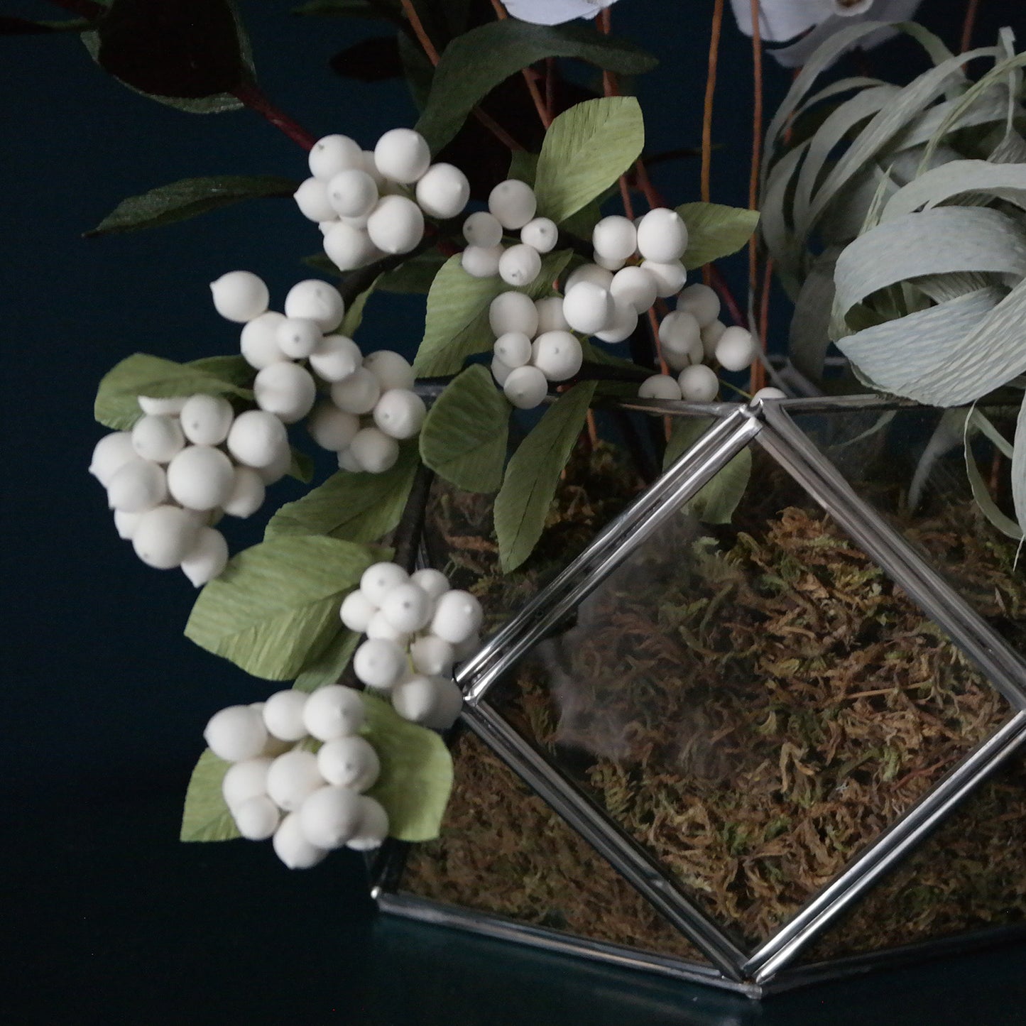 Winter Cyclamen Terrarium Arrangement frá Crepe Paper